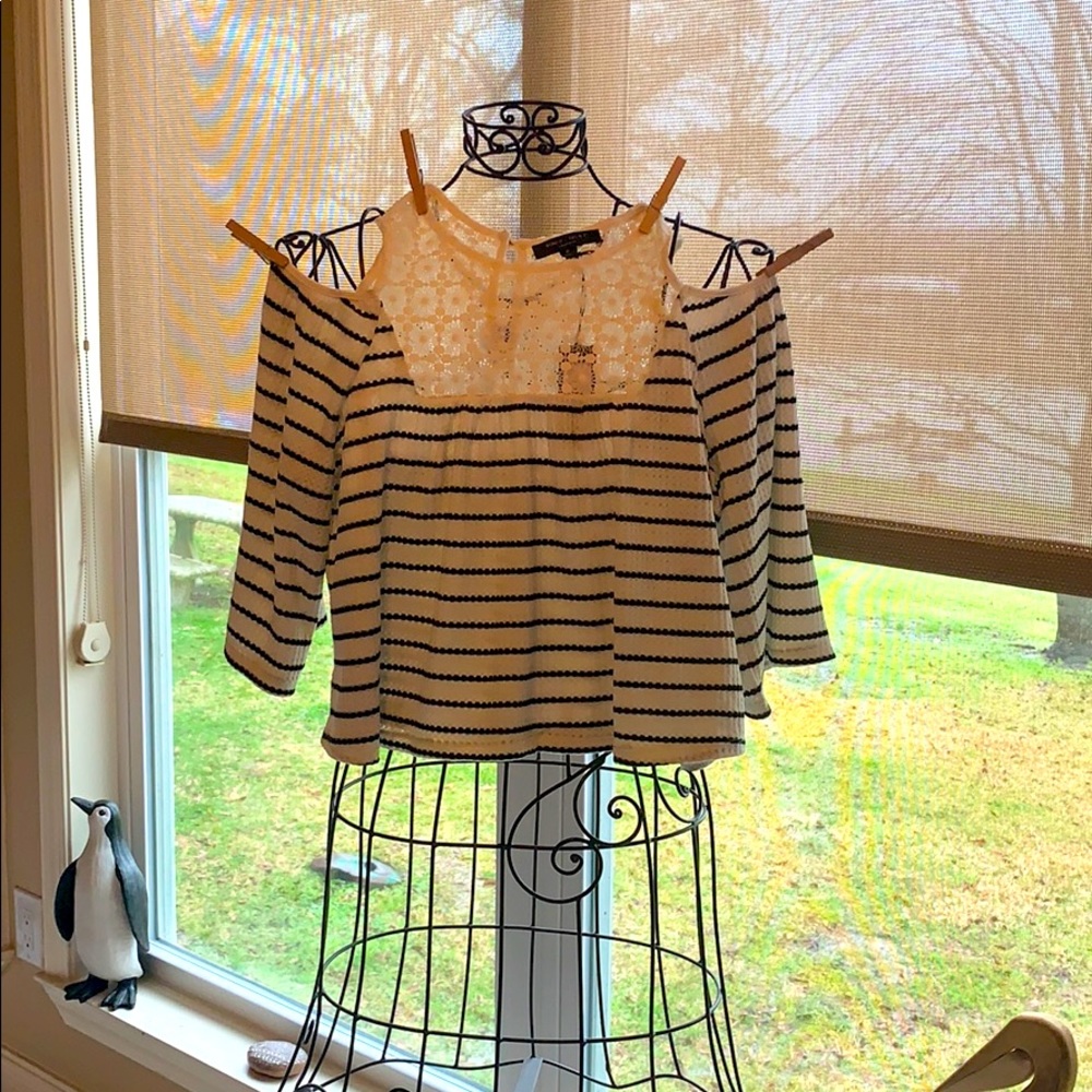 Romeo and Juliet Couture top, NWT, size Medium